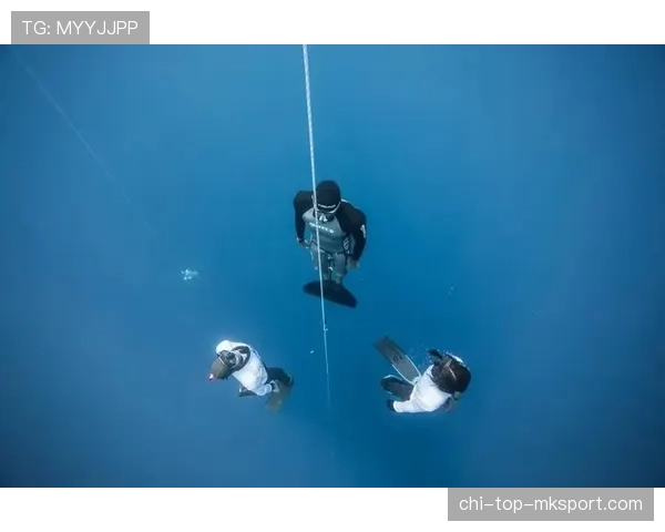 顶级潜水员的平静:他是如何通过肺部呼吸控制下潜深度的 顶级潜水员的平静:他是如何通过肺部呼吸控制下潜深度的